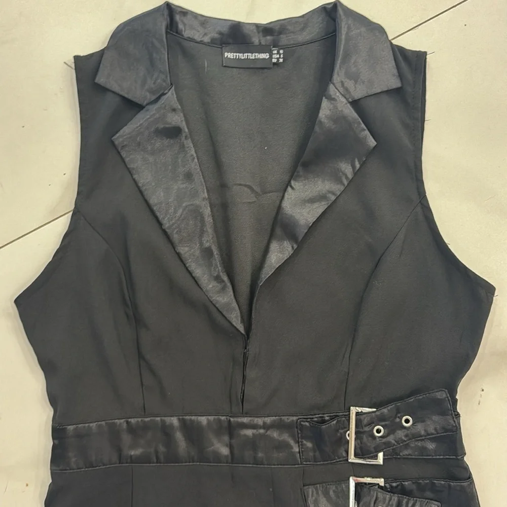 PrettyLittleThing Black Sleeveless Mini Dress with Buckles.  Sz 6 - Picture 8 of 14